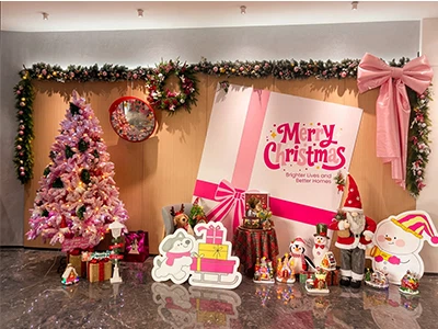 روشن زیادہ سے زیادہ|ہمارے 2025 کرسمس میں خوش آمدید